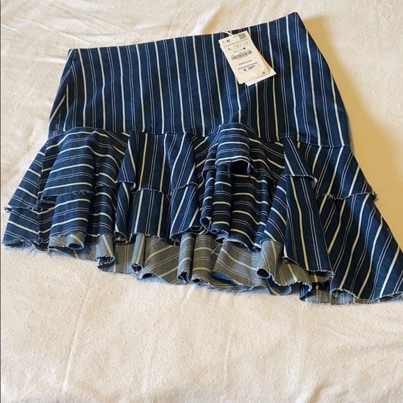 Zara Denim Skirt - Picture 2 of 4